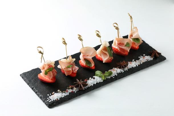 Канапе парма/сезонный фрукт Канапе парма/сезонный фрукт