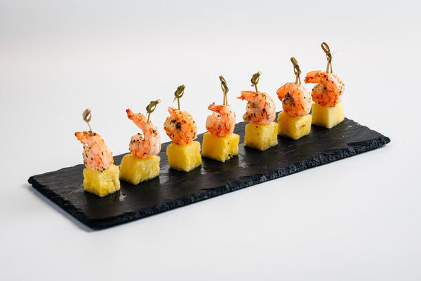 Канапе креветка с ананасом Канапе креветка с ананасом