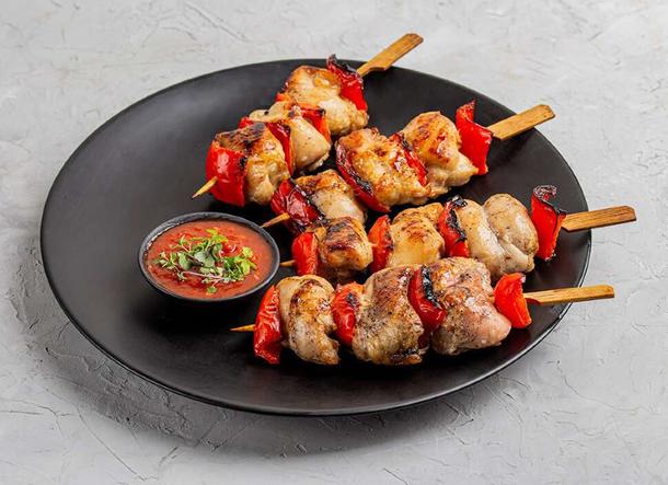 Мини-шашлычок из куриного филе с овощами