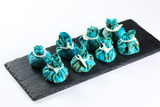 Мини-креп с хамоном и сливочным сыром