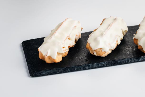 Эклер в ассортименте (ваниль, шоколад) Эклер в ассортименте (ваниль, шоколад)