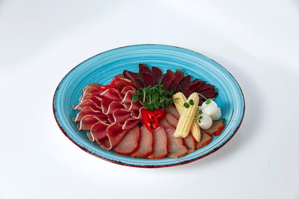 Ассорти вялено-копчёных колбас